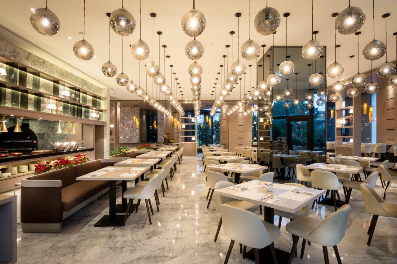 Cuncyue Hot Spring Resort ليودونغ المظهر الخارجي الصورة The interior of the restaurant